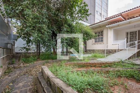 Casa para alugar com 700m², 4 quartos e 8 vagasEntrada