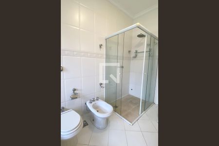 Casa de condomínio à venda com 1400m², 5 quartos e 6 vagasBanheiro da Suíte 1