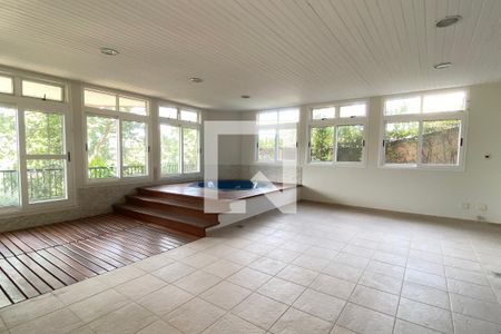 Casa de condomínio à venda com 1400m², 5 quartos e 6 vagasPiscina Coberta