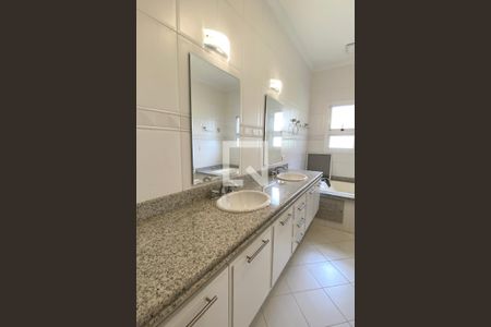 Casa de condomínio à venda com 1400m², 5 quartos e 6 vagasBanheiro da Suíte 1