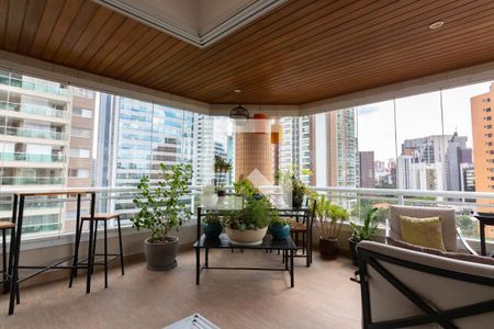 Apartamento à venda com 208m², 3 quartos e 4 vagasVaranda