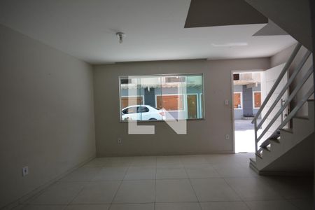 Sala de apartamento para alugar com 2 quartos, 75m² em Marechal Hermes, Rio de Janeiro