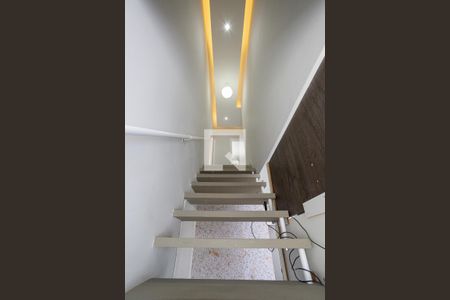 Casa para alugar com 153m², 4 quartos e 2 vagasEscada