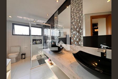 Apartamento à venda com 160m², 3 quartos e 3 vagasBanheiro suíte 3