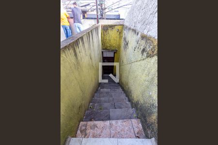 Casa à venda com 141m², 2 quartos e 1 vaga Casa à venda com 141m², 2 quartos e 1 vagaEscada Entrada Social
