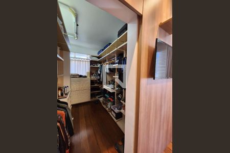 Apartamento à venda com 150m², 4 quartos e 2 vagas Apartamento à venda com 150m², 4 quartos e 2 vagasCloset