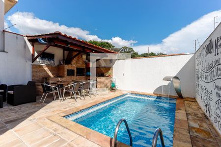 Casa à venda com 232m², 3 quartos e 4 vagasPiscina