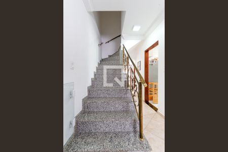 Casa à venda com 232m², 3 quartos e 4 vagasEscada Quartos