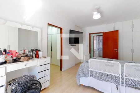 Casa à venda com 232m², 3 quartos e 4 vagasSuíte 1