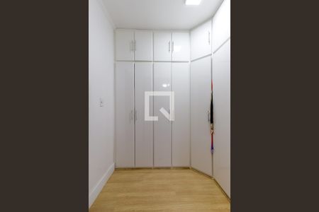 Casa à venda com 232m², 3 quartos e 4 vagasCloset Suíte 1