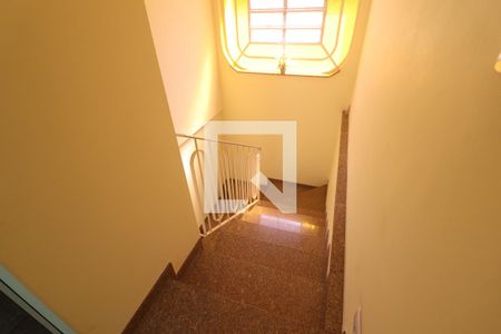 Casa à venda com 277m², 4 quartos e 5 vagasEscada