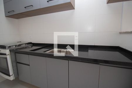 Cozinha de apartamento para alugar com 1 quarto, 38m² em Vila Palmeiras, São Paulo