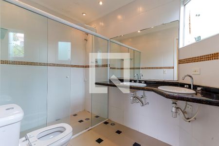 Casa para alugar com 300m², 4 quartos e 5 vagasBanheiro da Suíte 1