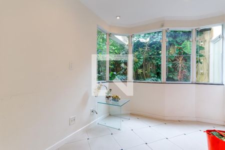 Casa para alugar com 300m², 4 quartos e 5 vagasEscritório