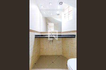 Casa para alugar com 300m², 4 quartos e 5 vagasLavabo