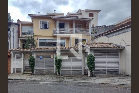 Casa para alugar com 300m², 4 quartos e 5 vagasFachada