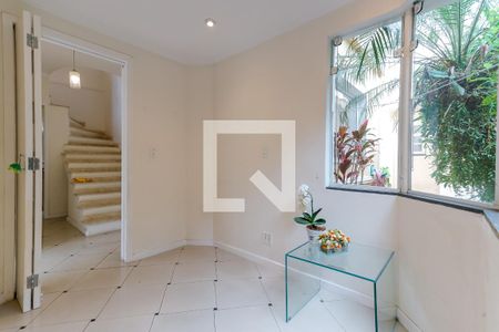 Casa para alugar com 300m², 4 quartos e 5 vagasEscritório