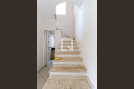 Casa para alugar com 300m², 4 quartos e 5 vagasEscada Quartos