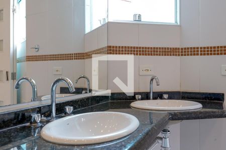 Casa para alugar com 300m², 4 quartos e 5 vagasBanheiro da Suíte 1