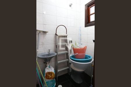 Casa à venda com 200m², 3 quartos e 3 vagasBanheiro da Area de Serviço