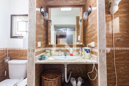 Casa à venda com 200m², 3 quartos e 2 vagas Casa à venda com 200m², 3 quartos e 2 vagasBanheiro da Suíte