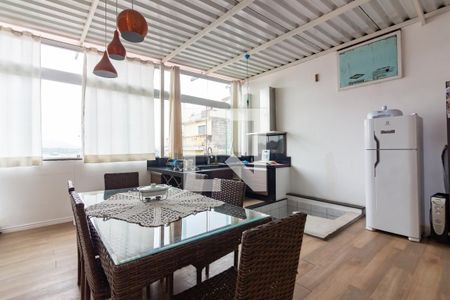 Casa à venda com 200m², 3 quartos e 2 vagas Casa à venda com 200m², 3 quartos e 2 vagasVaranda gourmet