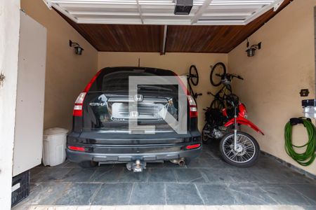 Casa à venda com 200m², 3 quartos e 2 vagas Casa à venda com 200m², 3 quartos e 2 vagasGaragem