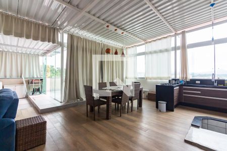 Casa à venda com 200m², 3 quartos e 2 vagas Casa à venda com 200m², 3 quartos e 2 vagasVaranda gourmet