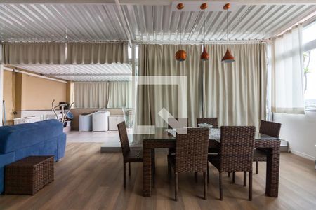 Casa à venda com 200m², 3 quartos e 2 vagas Casa à venda com 200m², 3 quartos e 2 vagasVaranda gourmet