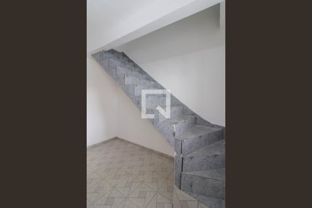 Escada de casa para alugar com 3 quartos, 140m² em Jardim Santa Cecília, Guarulhos