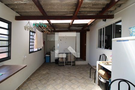 Casa à venda com 220m², 5 quartos e sem vagaCasa 1 - Área de serviço 