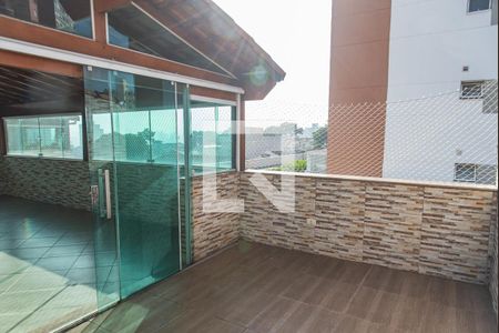 Casa de condomínio à venda com 188m², 3 quartos e 3 vagas Casa de condomínio à venda com 188m², 3 quartos e 3 vagasTerraço