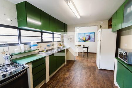 Casa para alugar com 300m², 4 quartos e 4 vagas Casa para alugar com 300m², 4 quartos e 4 vagasCozinha