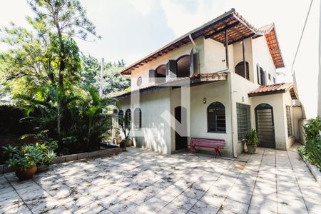 Casa para alugar com 300m², 4 quartos e 4 vagas Casa para alugar com 300m², 4 quartos e 4 vagasFachada