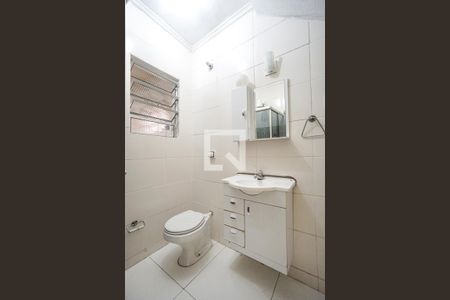 Casa de condomínio à venda com 80m², 2 quartos e sem vaga Casa de condomínio à venda com 80m², 2 quartos e sem vagaBanheiro social