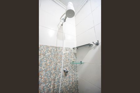 Casa de condomínio à venda com 80m², 2 quartos e sem vaga Casa de condomínio à venda com 80m², 2 quartos e sem vagaChuveiro