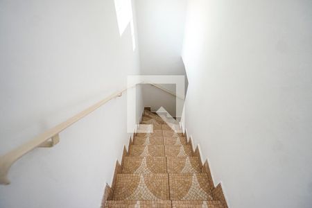 Casa de condomínio à venda com 80m², 2 quartos e sem vaga Casa de condomínio à venda com 80m², 2 quartos e sem vagaEscada