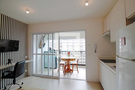 Sala e cozinha  de apartamento para alugar com 1 quarto, 38m² em Vila Andrade, São Paulo