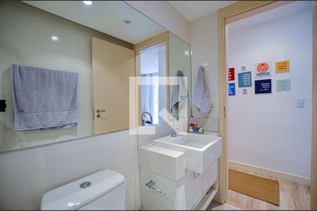 Apartamento à venda com 70m², 3 quartos e 1 vaga Apartamento à venda com 70m², 3 quartos e 1 vagaBanheiro Social