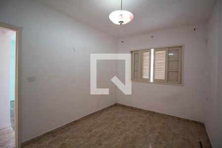 Quarto 1 de casa para alugar com 2 quartos, 215m² em Vila Carmosina, São Paulo