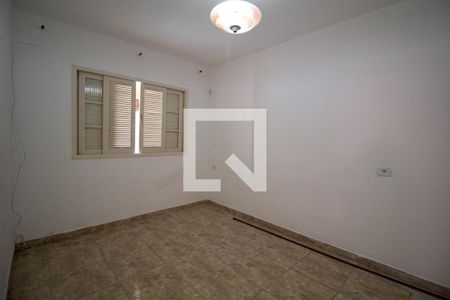 Quarto 1 de casa para alugar com 2 quartos, 215m² em Vila Carmosina, São Paulo