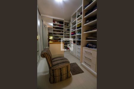 Apartamento à venda com 206m², 3 quartos e 3 vagasCloset da suíte 1
