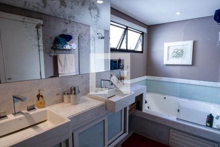 Apartamento à venda com 206m², 3 quartos e 3 vagasBanheiro da Suíte 2