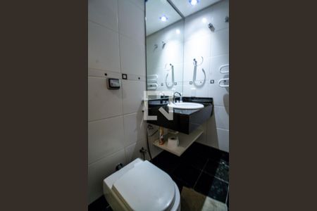 Apartamento à venda com 206m², 3 quartos e 3 vagasBanheiro da Suíte 1