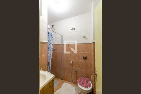 Banheiro de kitnet/studio para alugar com 1 quarto, 26m² em República, São Paulo