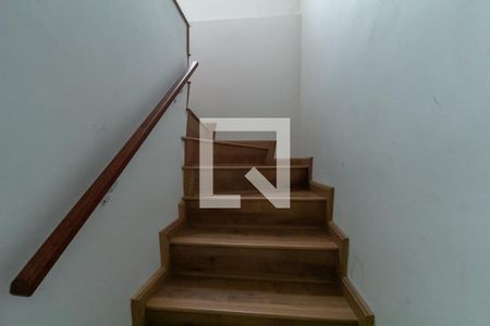 Casa para alugar com 109m², 3 quartos e 2 vagas Casa para alugar com 109m², 3 quartos e 2 vagasEscada