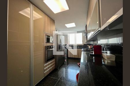 Apartamento à venda com 155m², 4 quartos e 4 vagasCozinha