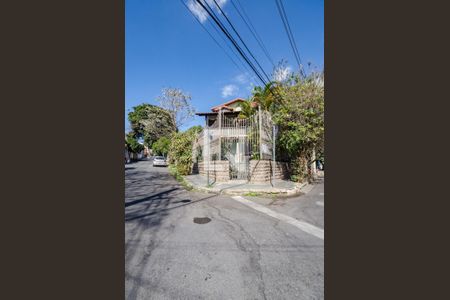 Casa para alugar com 270m², 5 quartos e 4 vagasEntrada