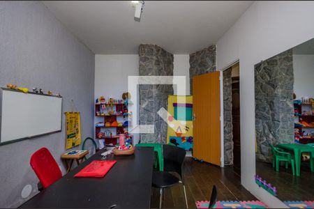 Sala 2 de casa para alugar com 5 quartos, 270m² em Prado, Belo Horizonte
