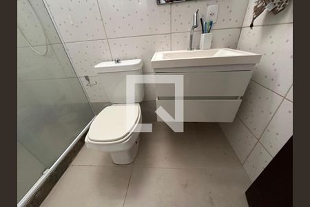 Banheiro de casa de condomínio para alugar com 4 quartos, 250m² em Vargem Pequena, Rio de Janeiro